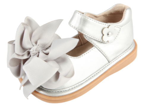 Ready Set Bow Mary Jane | Toddler Squeaky Shoes | mooshu TRAINERS | Toddlers are famous for changing their minds (and their outfits!) on a whim. Our Ready Set Mary Jane with an interchangeable bow is perfect for kids who like to swap accessories regularly.